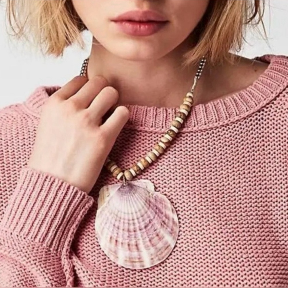 NWT Free people Love Letter To The Sea Necklace Elegant Shell Pendant